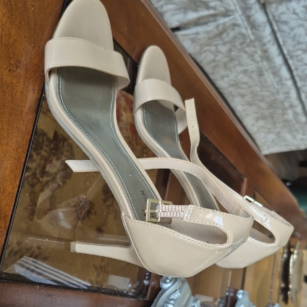 Elegant Beige Sandals